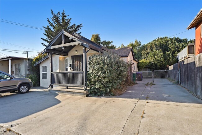 Building Photo - 609 Ripley Ave