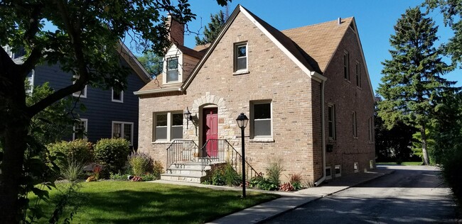 Front View - 679 Park Ave W