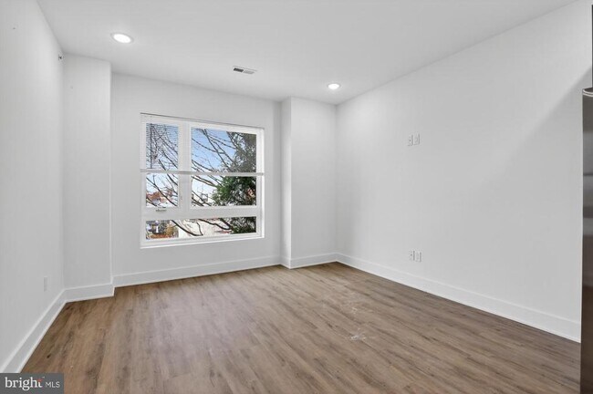 Building Photo - 2333 E York St