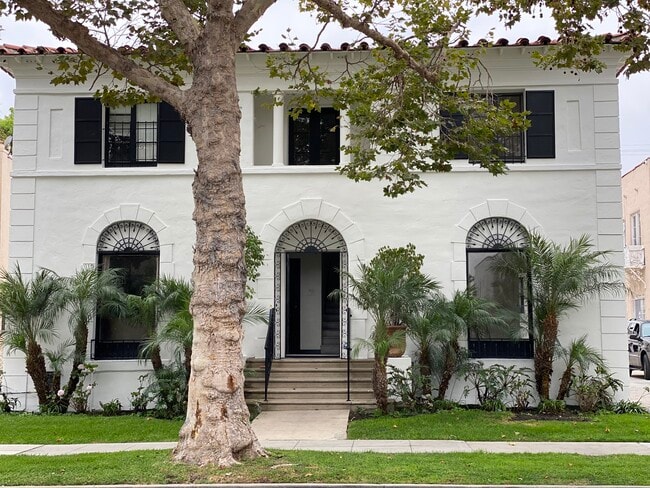 Building Photo - 205 S Arnaz Dr