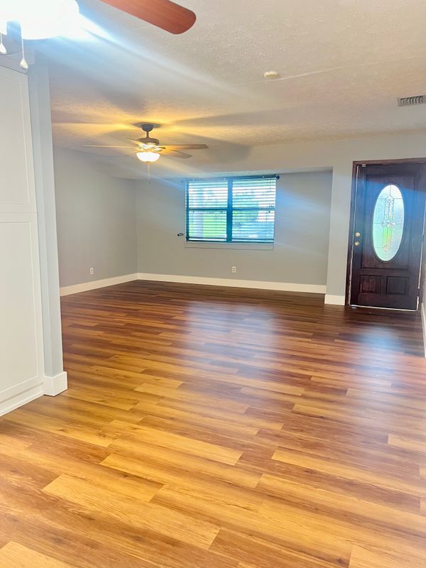 Foto del edificio - 1573 SW Lexington Dr
