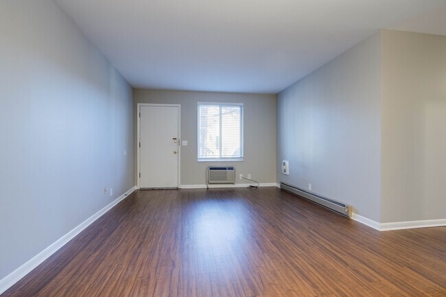 Building Photo - 2601 Hillsboro Pike