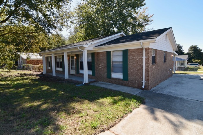 Foto principal - All-Electric 4 Bed/2 Bath w/ Fenced Yard