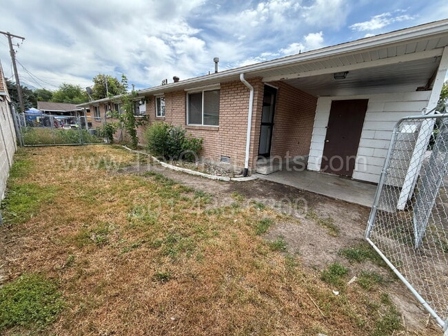 Building Photo - NO DEPOSIT option available for qualified ...