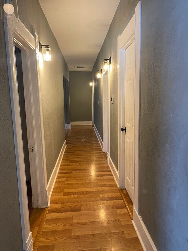 Foto del edificio - 1345 S Water St