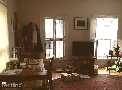 Foto del edificio - 1 br, 1 bath Apartment - 321 E Ann St Apt. #3