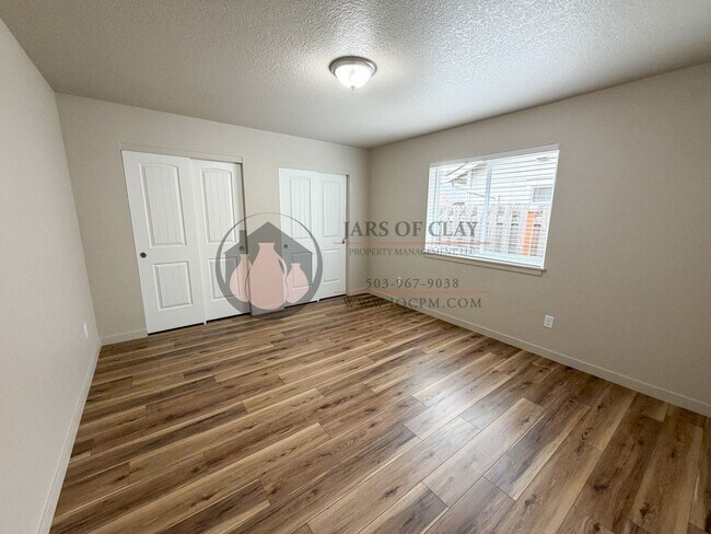Foto del edificio - 1010/1012 NW Highlands Loop