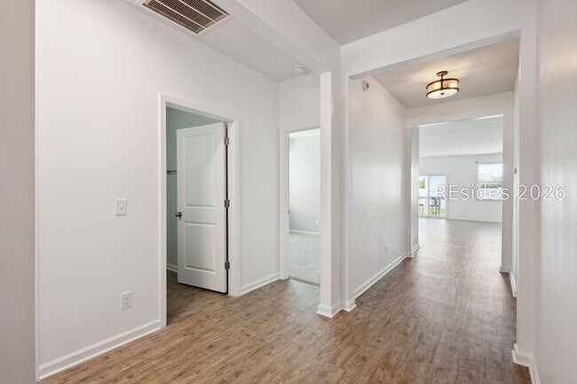 Building Photo - 208 Horizon Trl