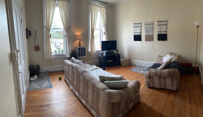 Building Photo - 743 Bluff St