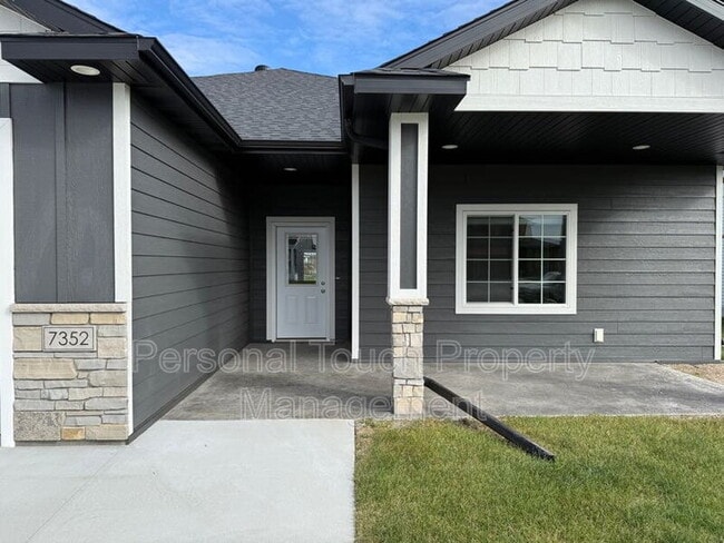 Building Photo - 7352 Eagle Point Dr S