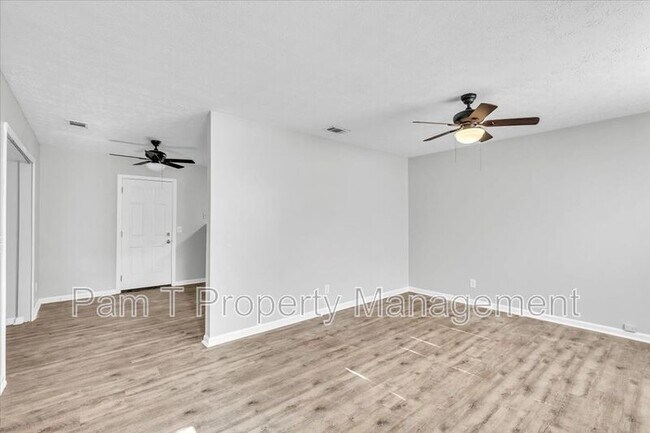 Foto del edificio - 235 Bordeaux Ln