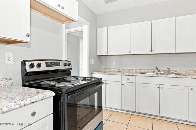 Foto del edificio - 2175 W 16th St