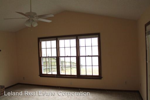 Building Photo - 3132 Crestwood Ln