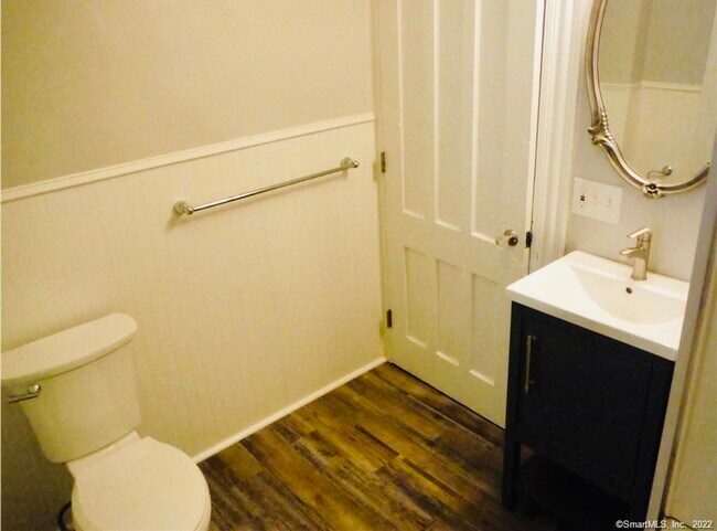 Building Photo - 302 Howe Ave