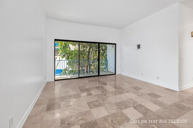 Foto del edificio - 8324 Regents Rd