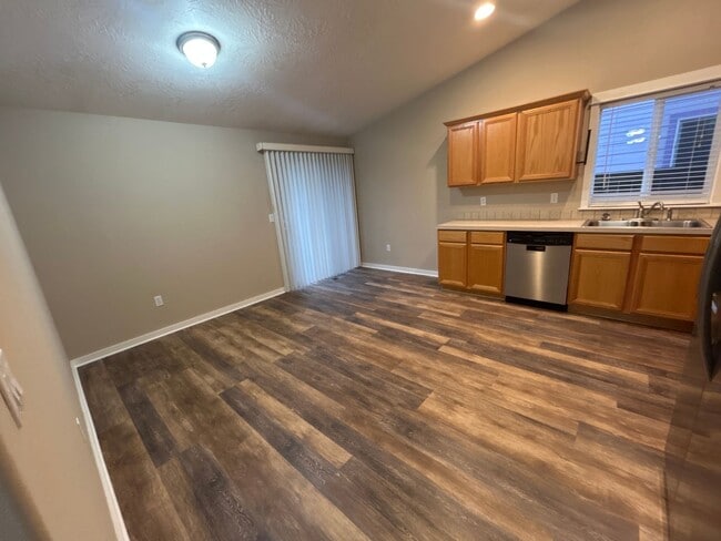 Foto del edificio - 3 Bedroom 2 Bathroom Knox Butte Home