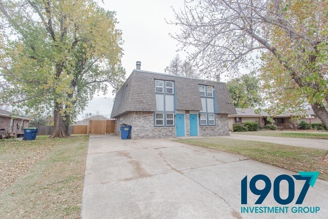 Building Photo - 1247 W Huntington Way