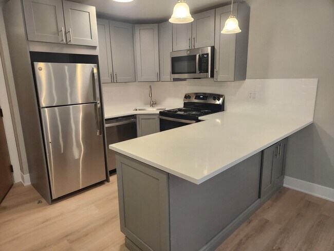 Building Photo - 1212 N La Salle Dr