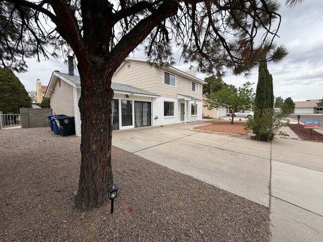 Foto del edificio - 3 Bedroom Updated Home Available Near Montano Rd NW & Unser Blvd NW!