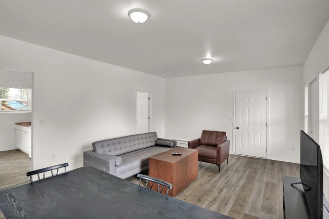 Building Photo - 13 N Traub Ave