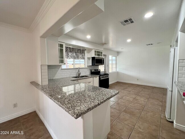 Building Photo - 2914 N 49th Ave