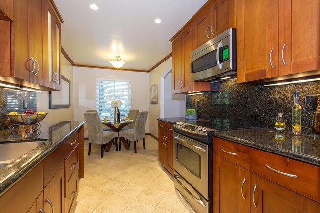 Dining area adjacent to the Kitchen - 264 N Whisman Rd