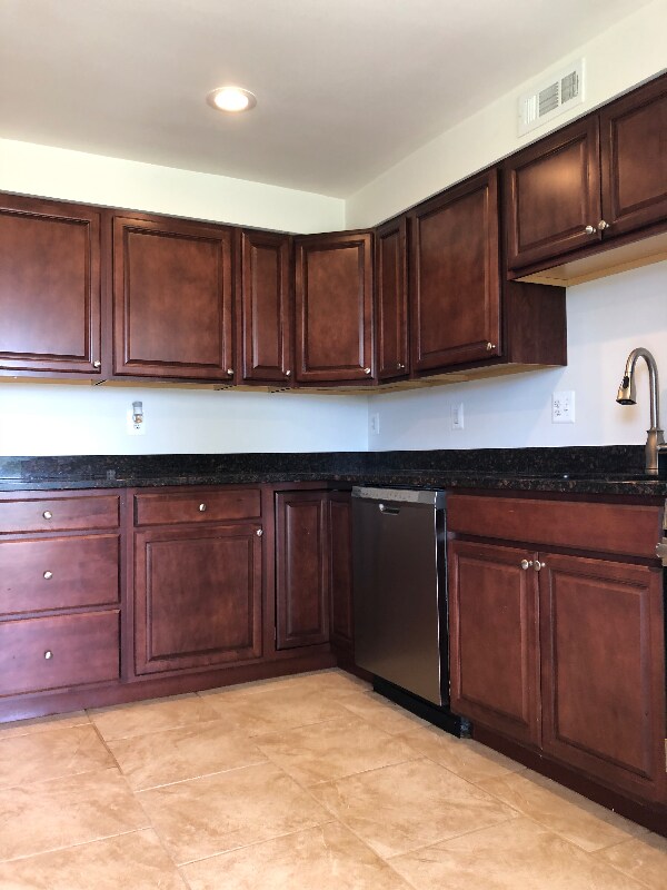 Building Photo - 1913 Searles Rd