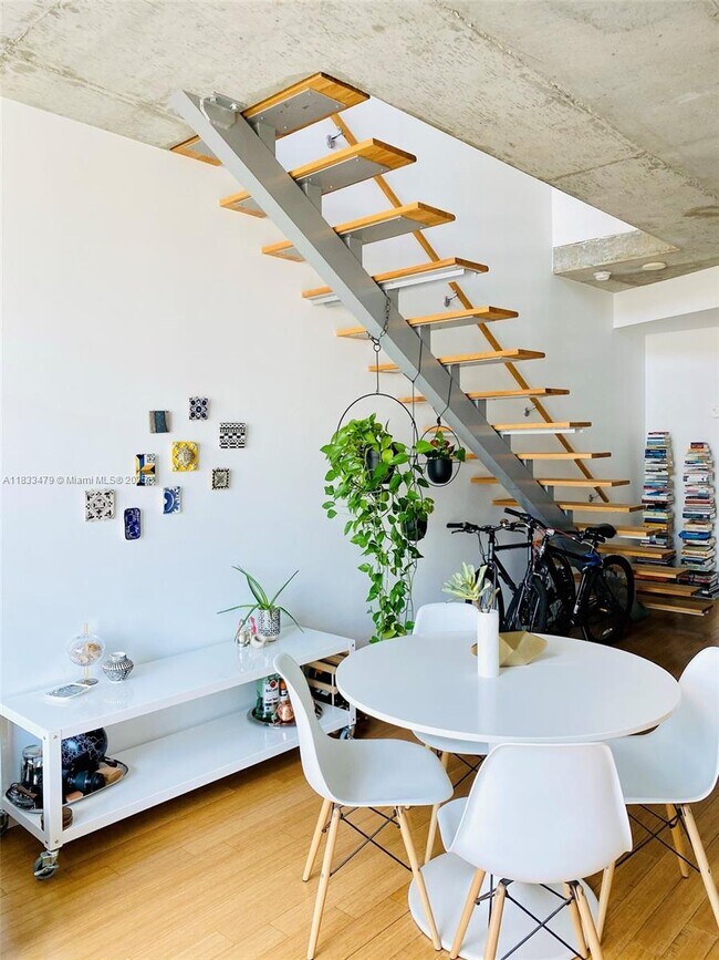 Foto del edificio - 690 SW 1st Ct