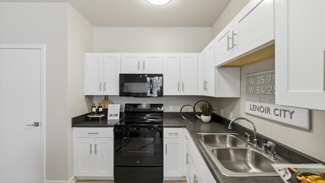 Building Photo - Authentix Town Creek