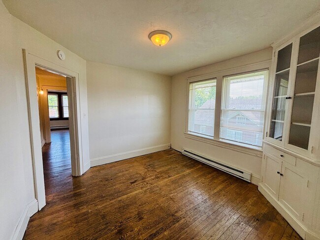 Foto del edificio - 3 Bedroom 1 Bath Duplex