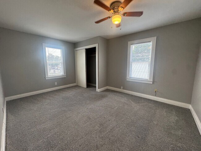Foto del edificio - 1321 Lakeview Dr