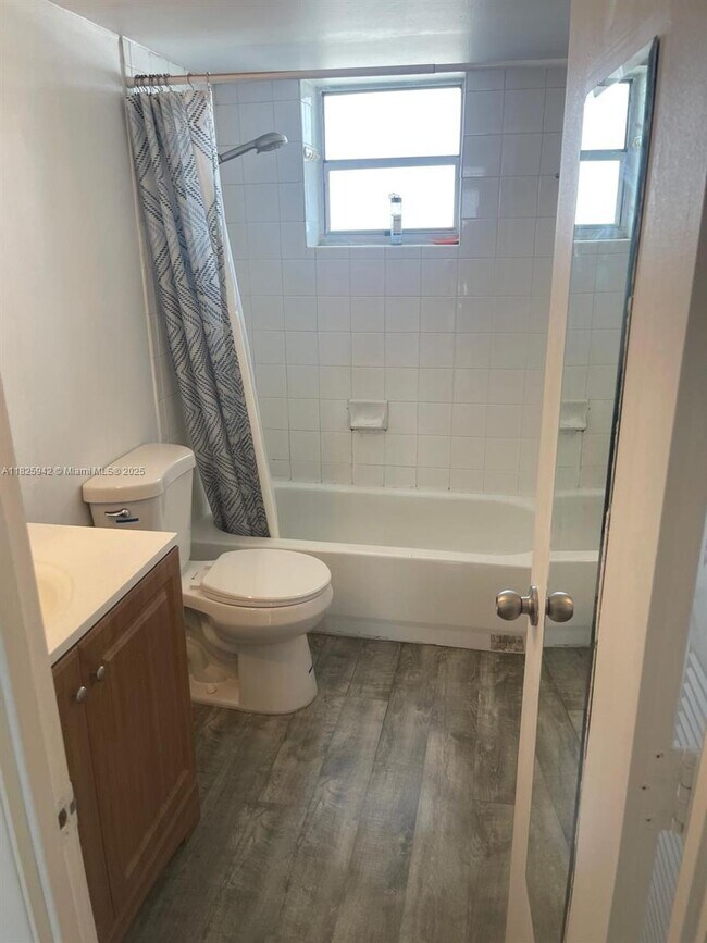 Foto del edificio - 2903 NE 163rd St