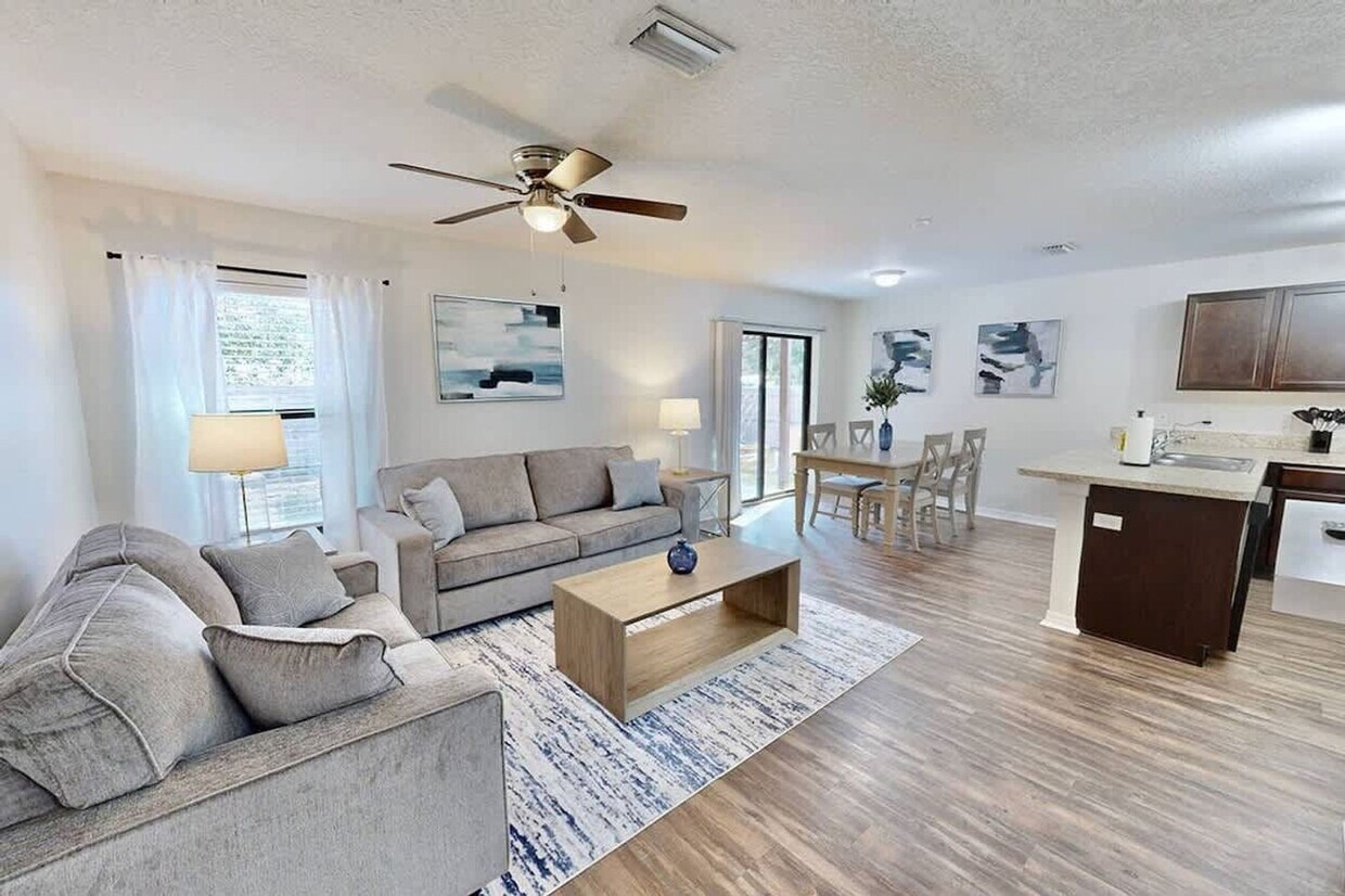 Foto principal - 6367 Enterprise Dr