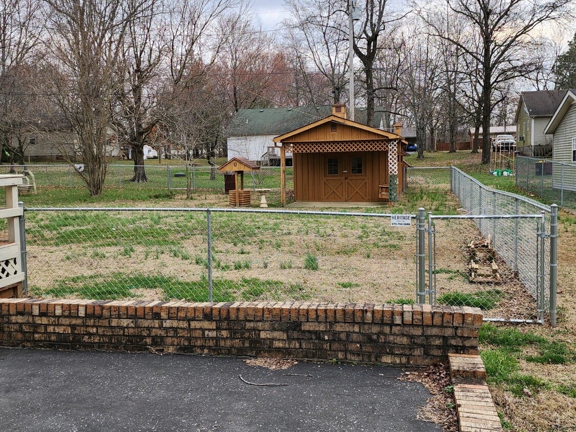 Building Photo - 180 West Dr