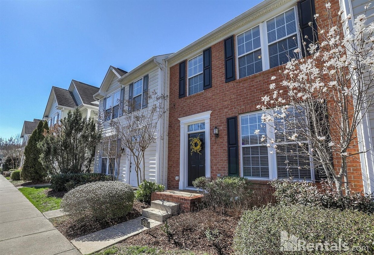 LENOX VILLAGE TOWNHOUSE! - 646 Saint Jules Ln (Nashville, TN)
