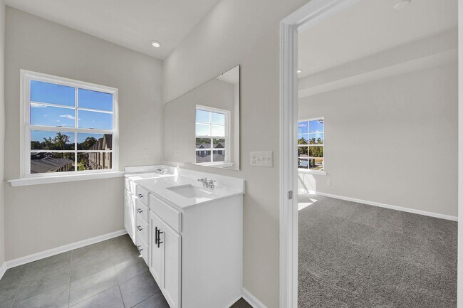 Foto del edificio - Beautiful End Unit Townhome In Mint Hill