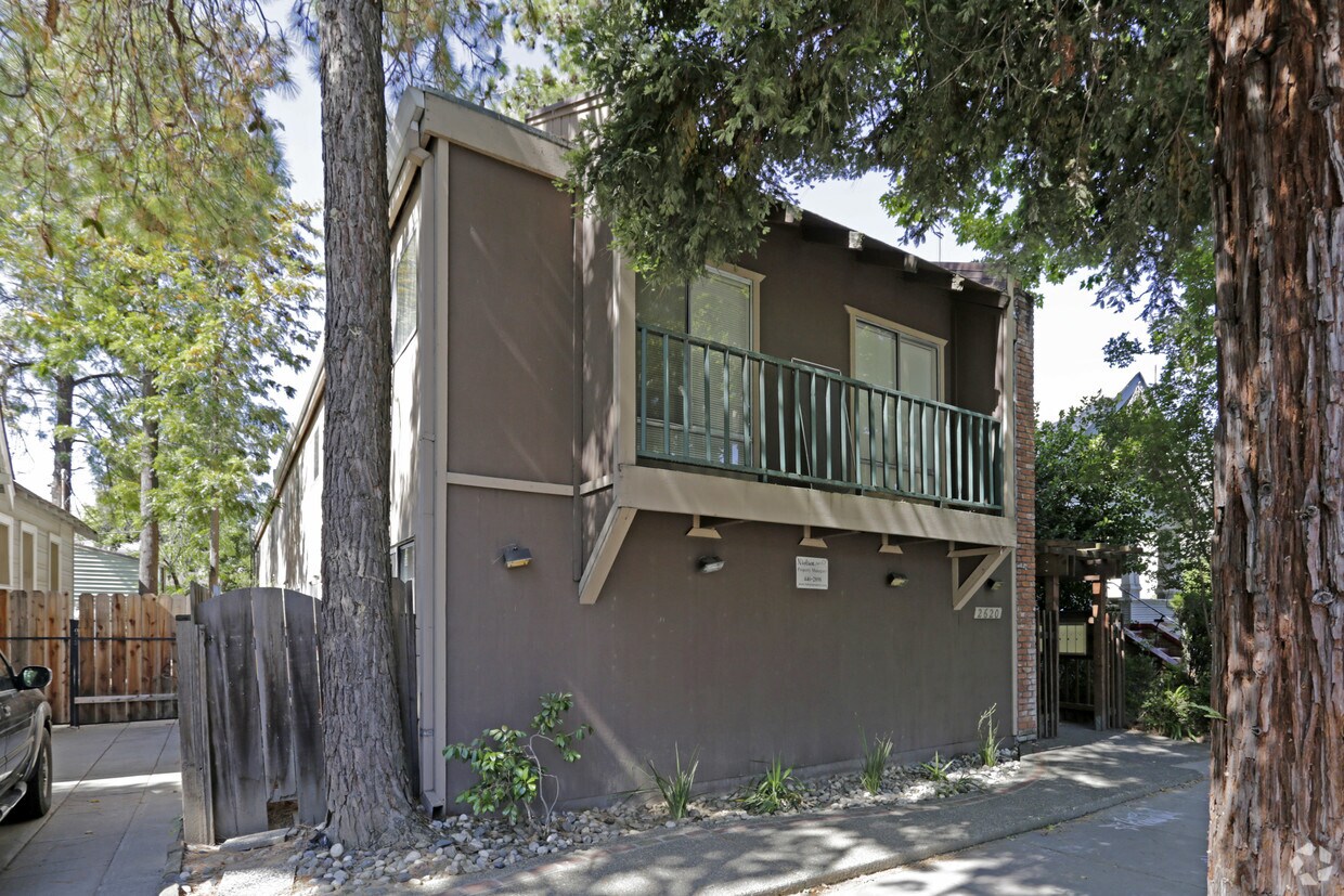 Building Photo - 2620 Q St