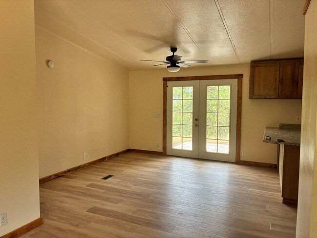 Building Photo - Fully Remodeled 5 Bedroom Home on 1 Acre with Shop, RV Parking & Stunning Views In Shady Cove