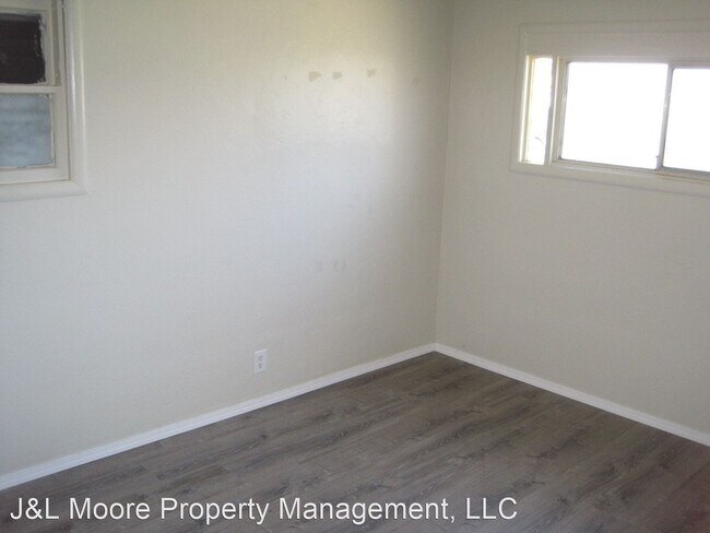 Building Photo - 3 br, 1 bath House - 102 Elm St.