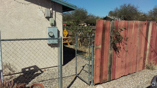 front entrance off E Chauncey Ln - 1048 E Lester St