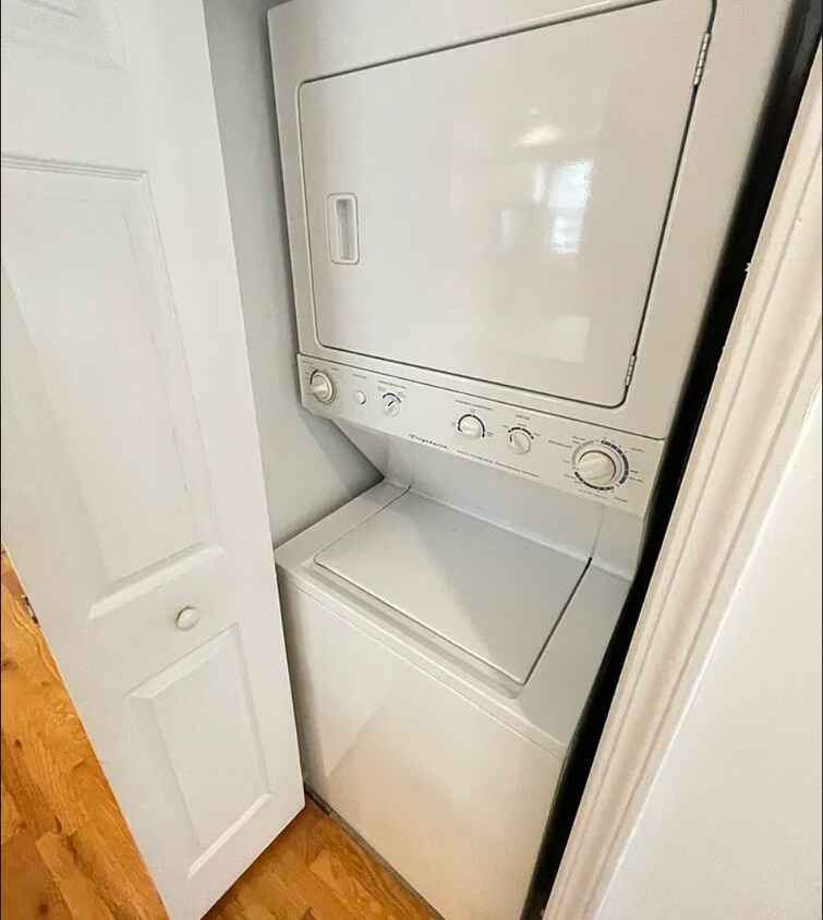 Foto principal - 1454 W Walton St