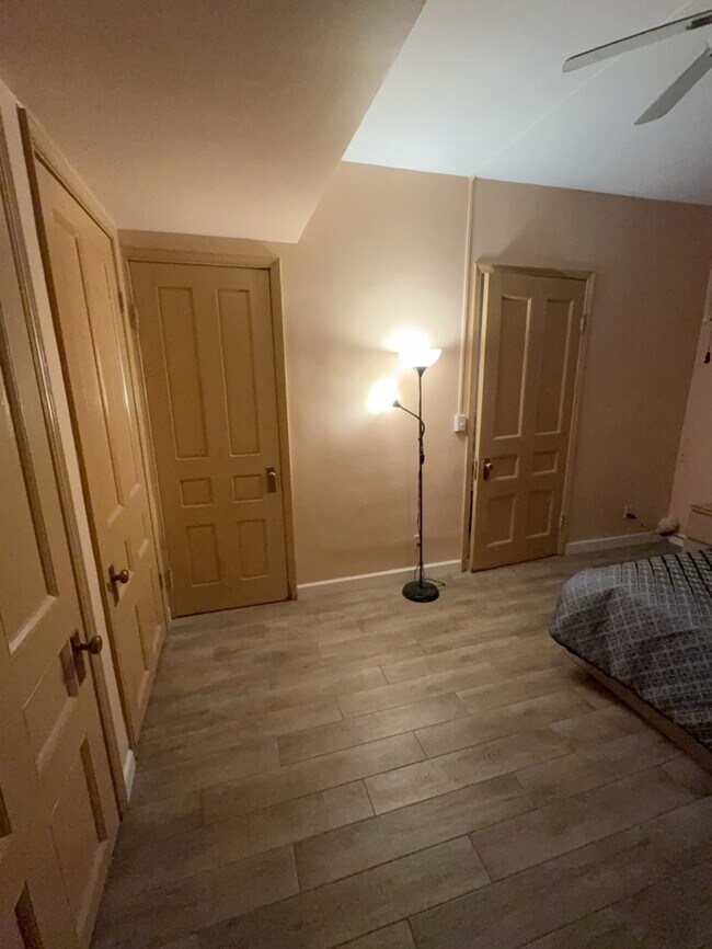 Building Photo - Cozy & Spacious 1BR/1BA Apartment – All-In...