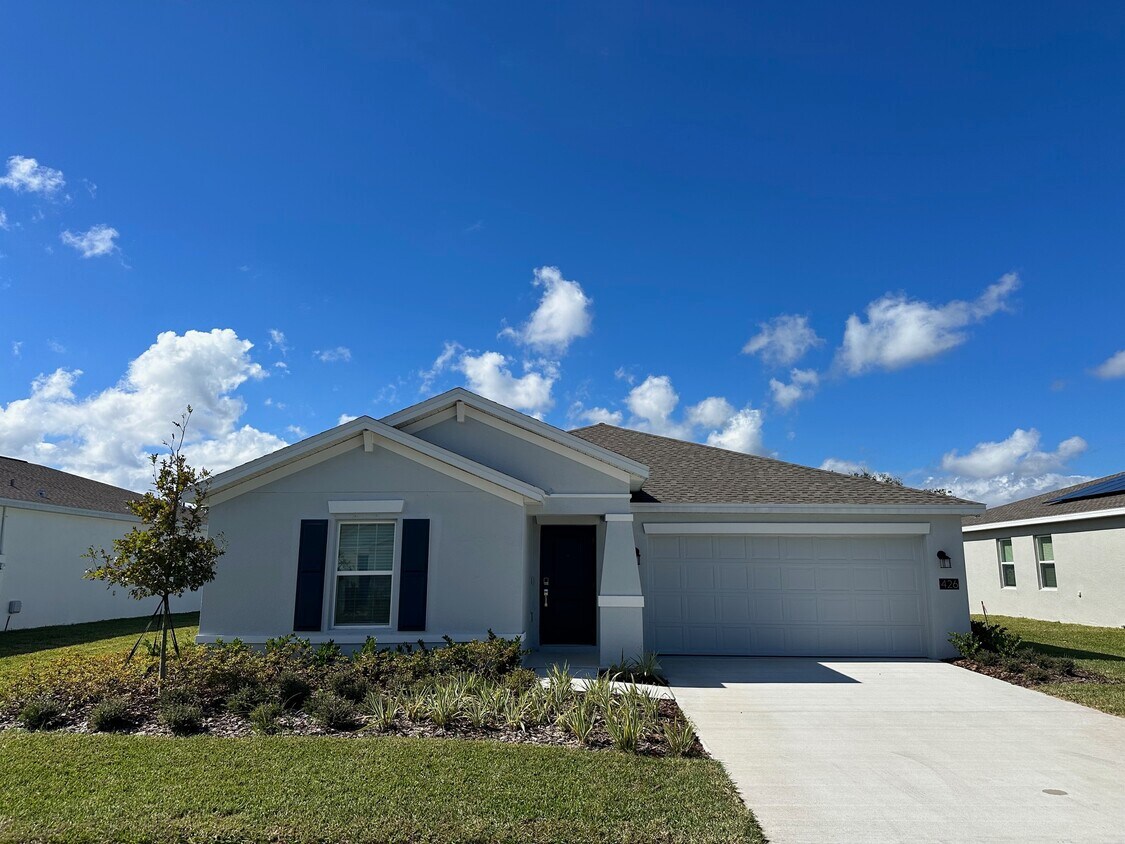 Foto principal - 426 Three Oaks Dr