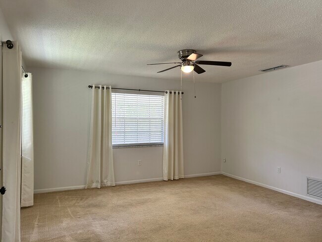 Living Room - 200 E 10th Ave
