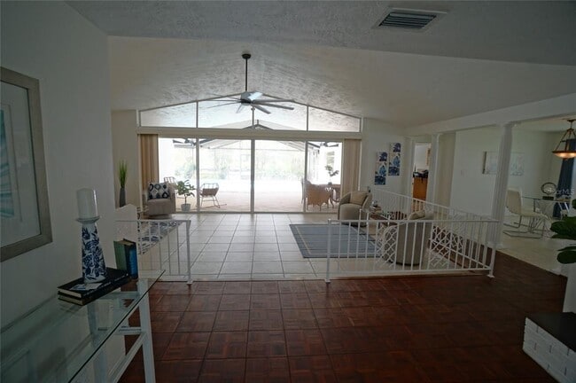 Building Photo - 705 Spanish Main Dr