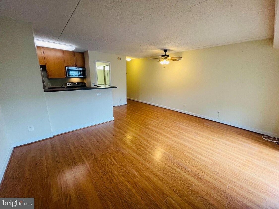 75 S Reynolds St Unit 103, Alexandria, VA 22304 Room for Rent in