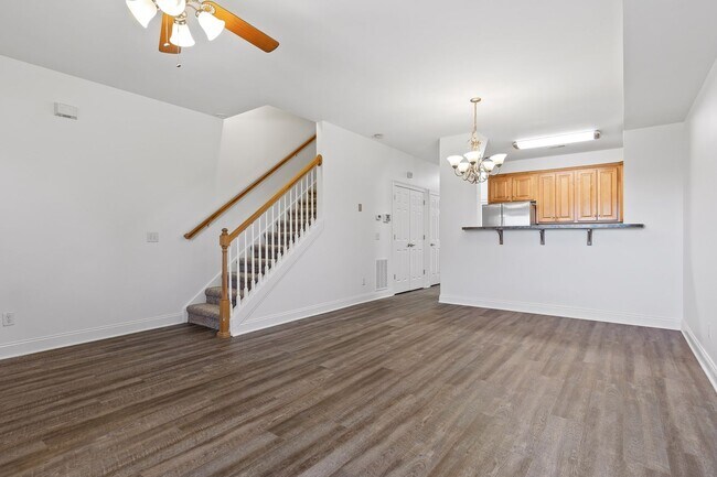 Foto del edificio - 3-bedroom 2-bathroom townhome now availabl...