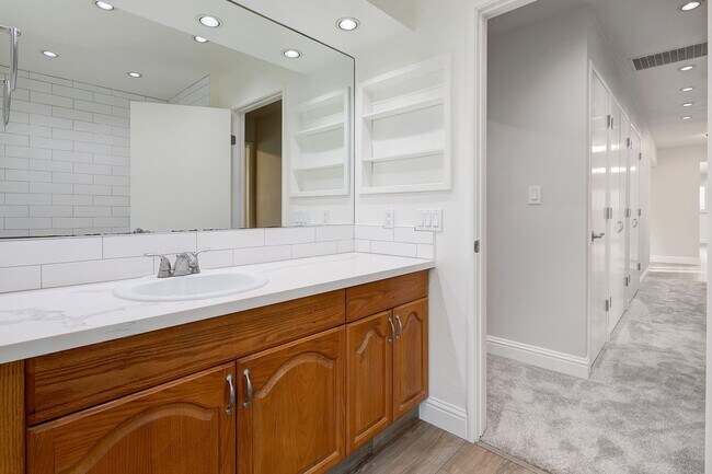Foto del edificio - Rarely available Ivy Drive home for Lease!