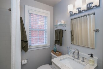 Building Photo - Malvern Manor Apartments
