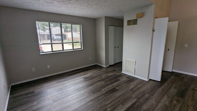 Foto del edificio - MN Cedar Village (801)